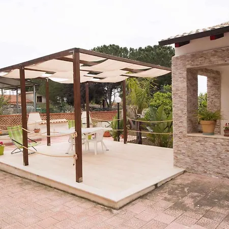 Two-bedroom In Siracusa Ii Apartament