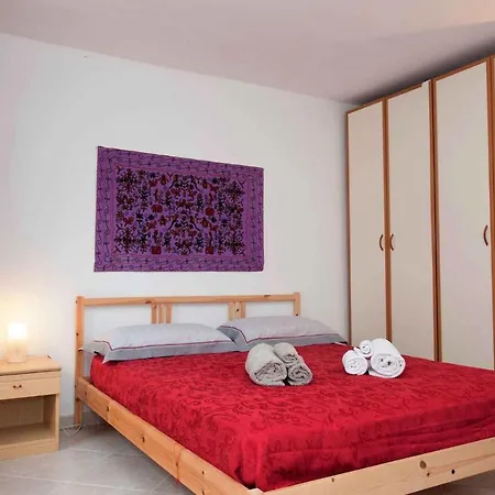 Two-bedroom In Siracusa Ii Apartament