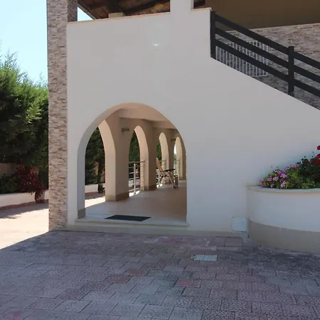 Two-bedroom In Siracusa Ii Apartament *